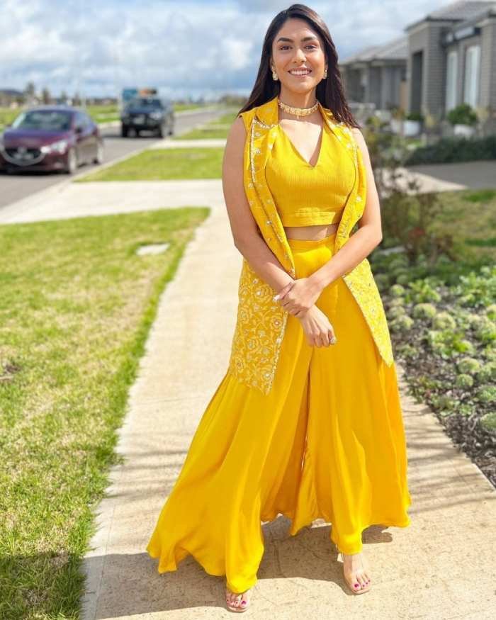 mrunal thakur_teluguvox 3